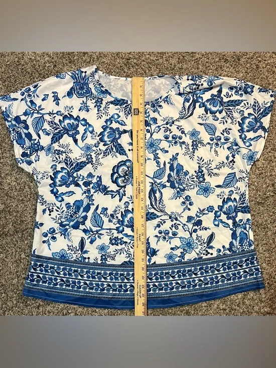 Women’s Blue and White Floral Print Loose Shirt Plus Size Top! Size 2XL. - Picture 8 of 10